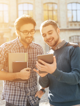 Velit neque ipsa quia vero.